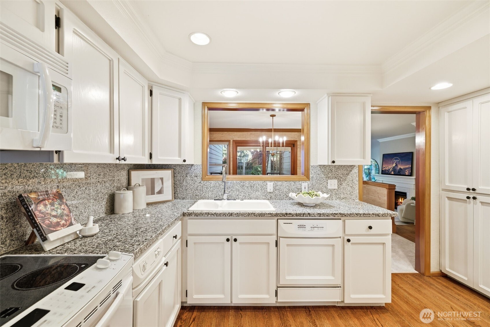 10327 NE 19th Place , Bellevue, WA 98004