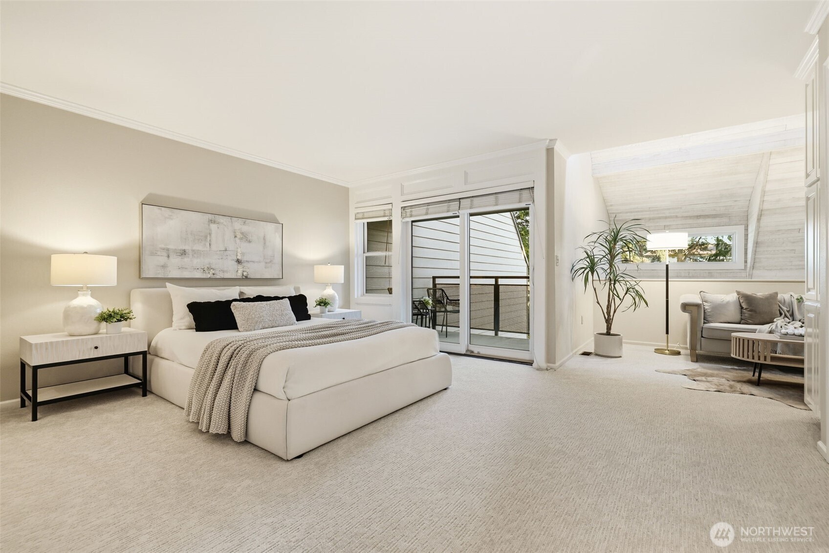 10327 NE 19th Place , Bellevue, WA 98004