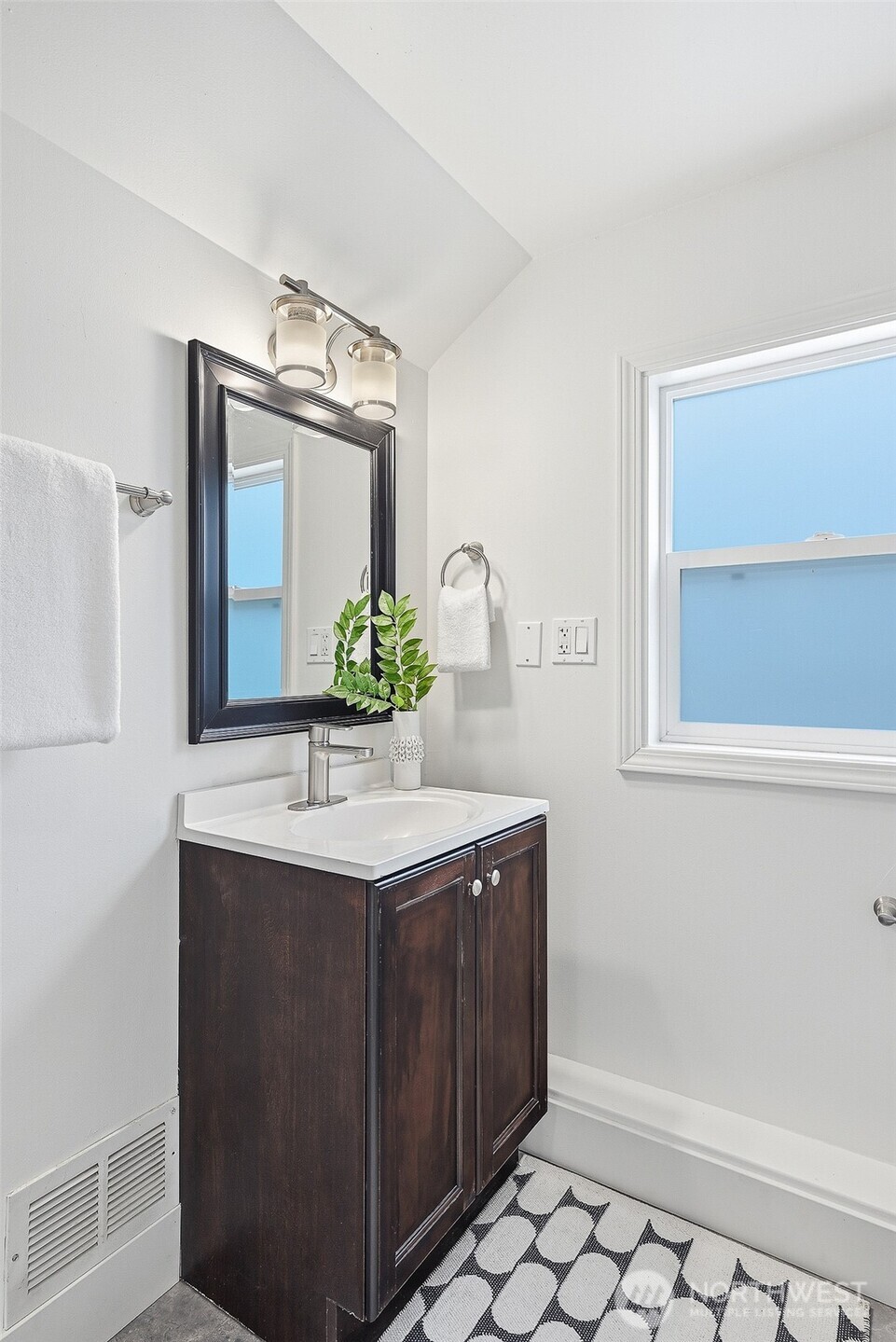 8521 S 117th Street , Seattle, WA 98178