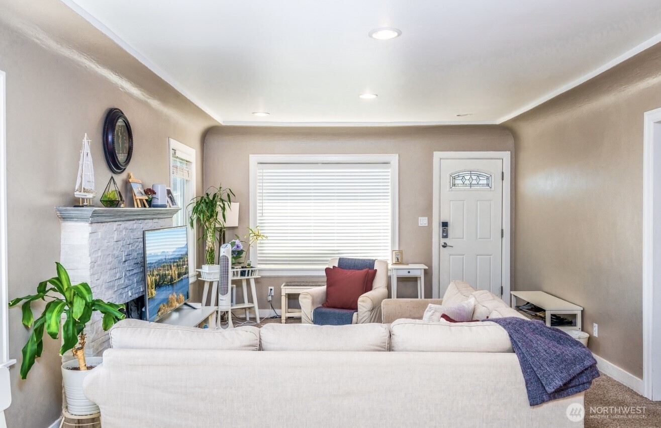 3224 S Lane Street , Seattle, WA 98144-3237