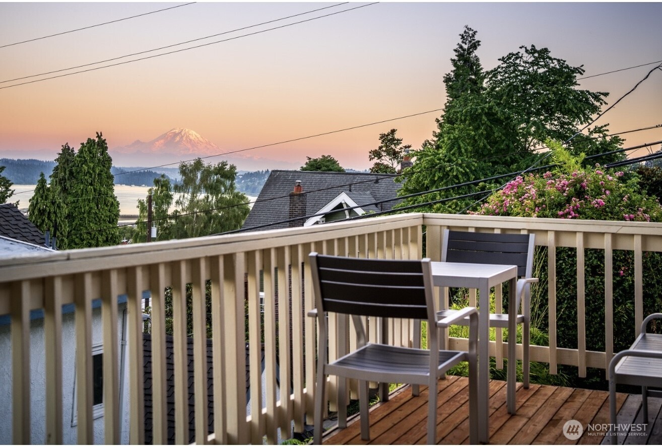 3224 S Lane Street , Seattle, WA 98144-3237