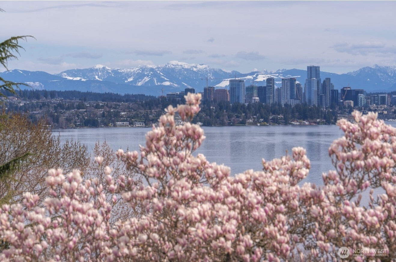 3224 S Lane Street , Seattle, WA 98144-3237