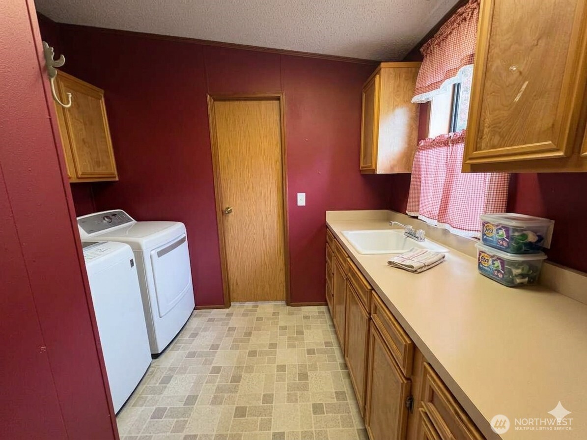 9647 Case Road SW, Olympia, WA 98512