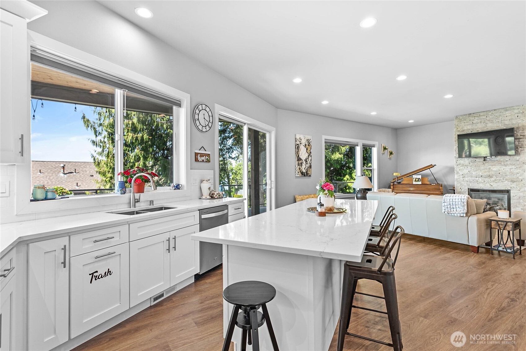 5544 Whitehorn Way , Blaine, WA 98230