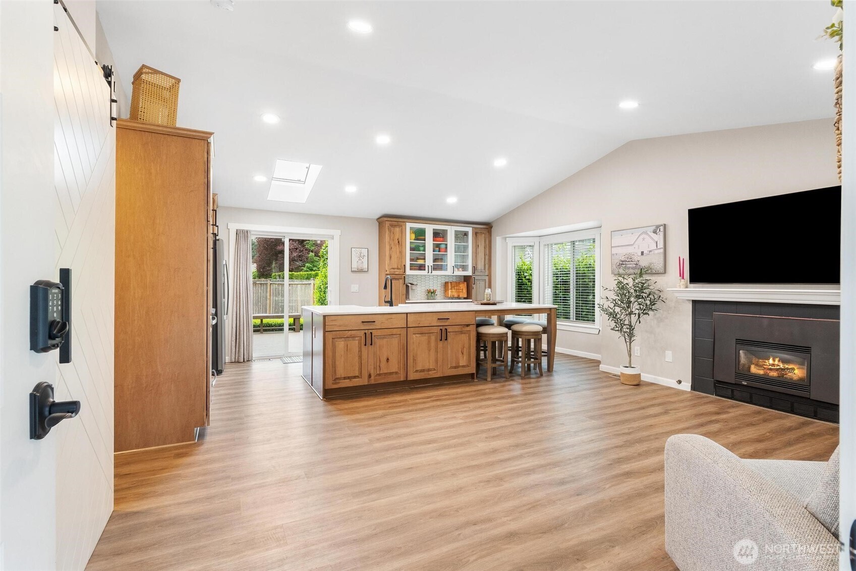 21910 SE 239th Street , Maple Valley, WA 98038