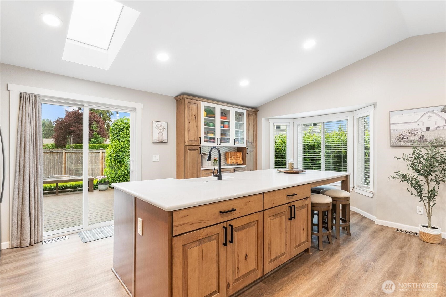 21910 SE 239th Street , Maple Valley, WA 98038