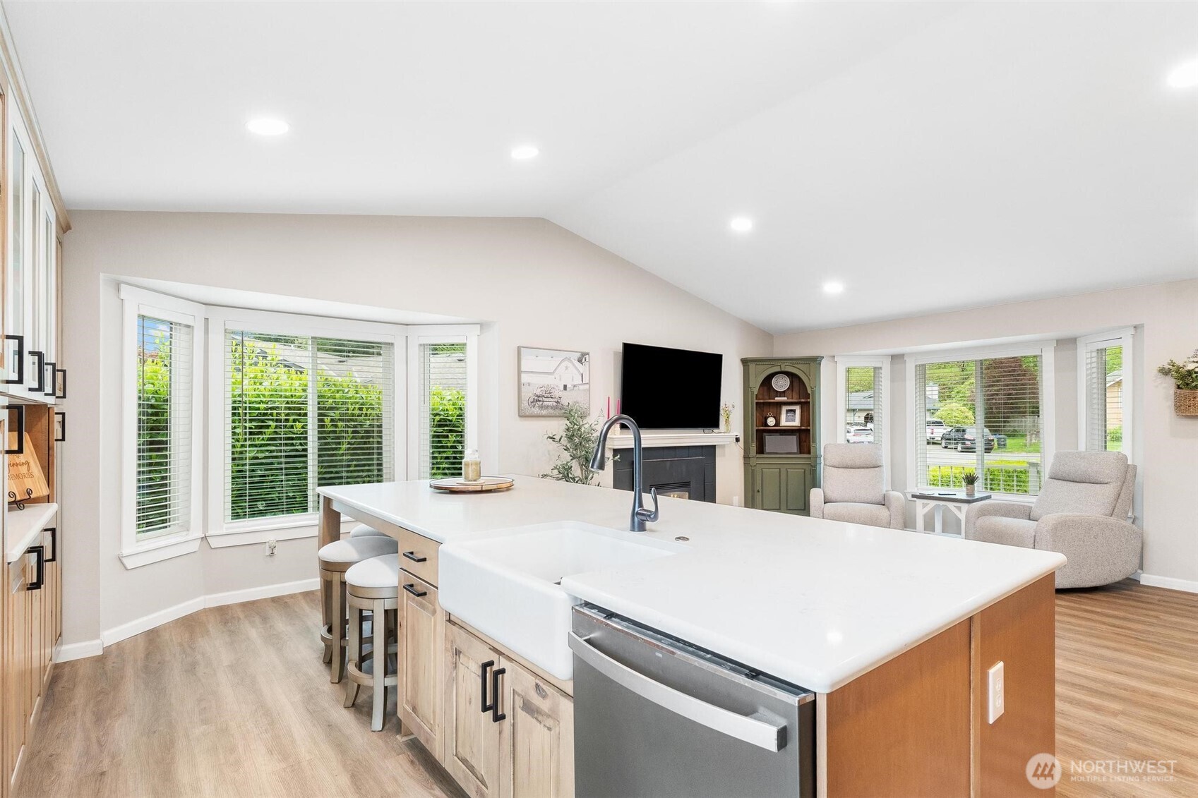 21910 SE 239th Street , Maple Valley, WA 98038