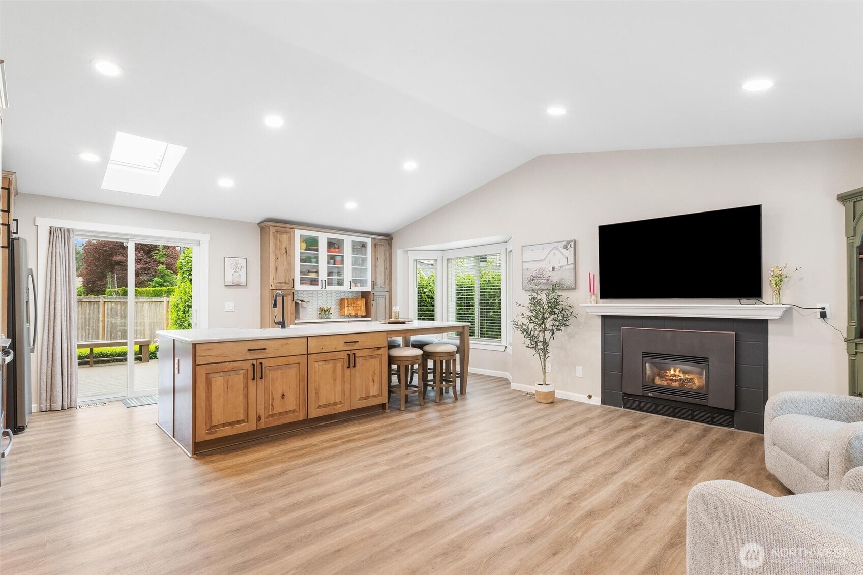 21910 SE 239th Street , Maple Valley, WA 98038