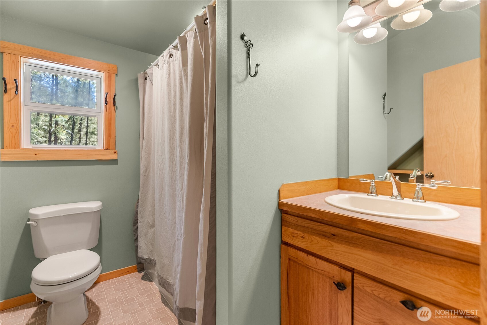 651 Lost River Rd , Mazama, WA 98833