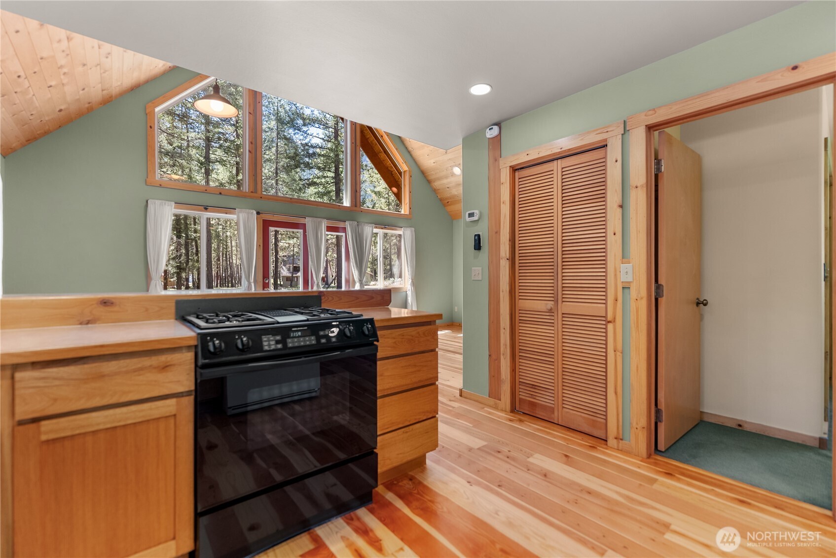 651 Lost River Rd , Mazama, WA 98833