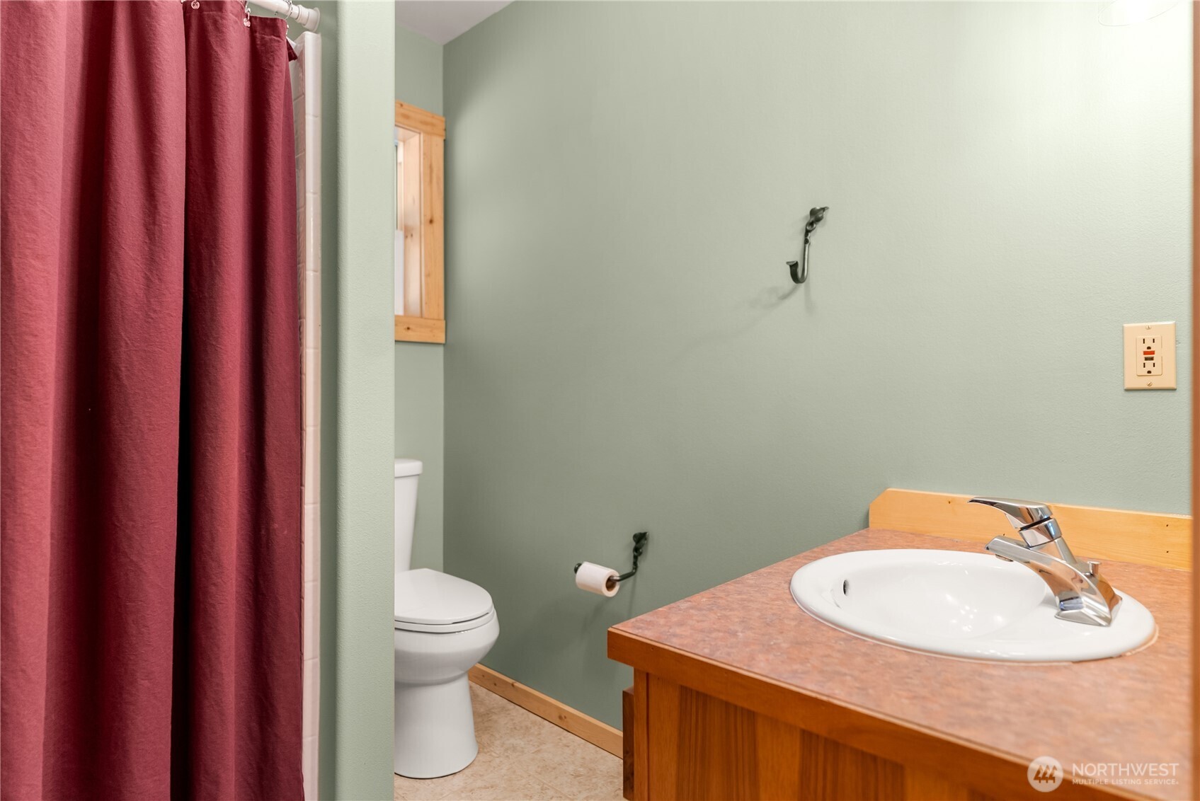 651 Lost River Rd , Mazama, WA 98833