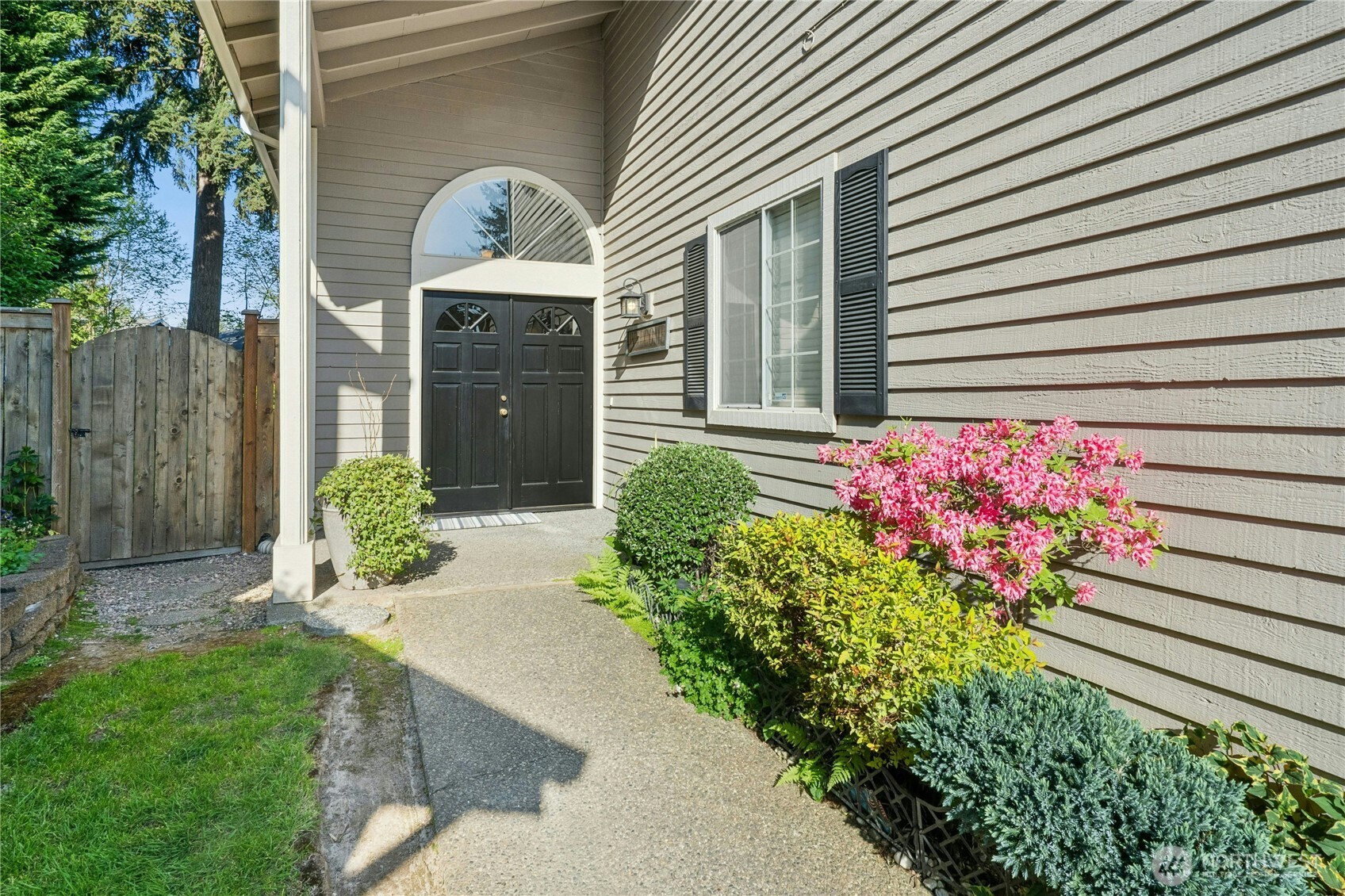 12818 NE 203rd Place , Bothell, WA 98011