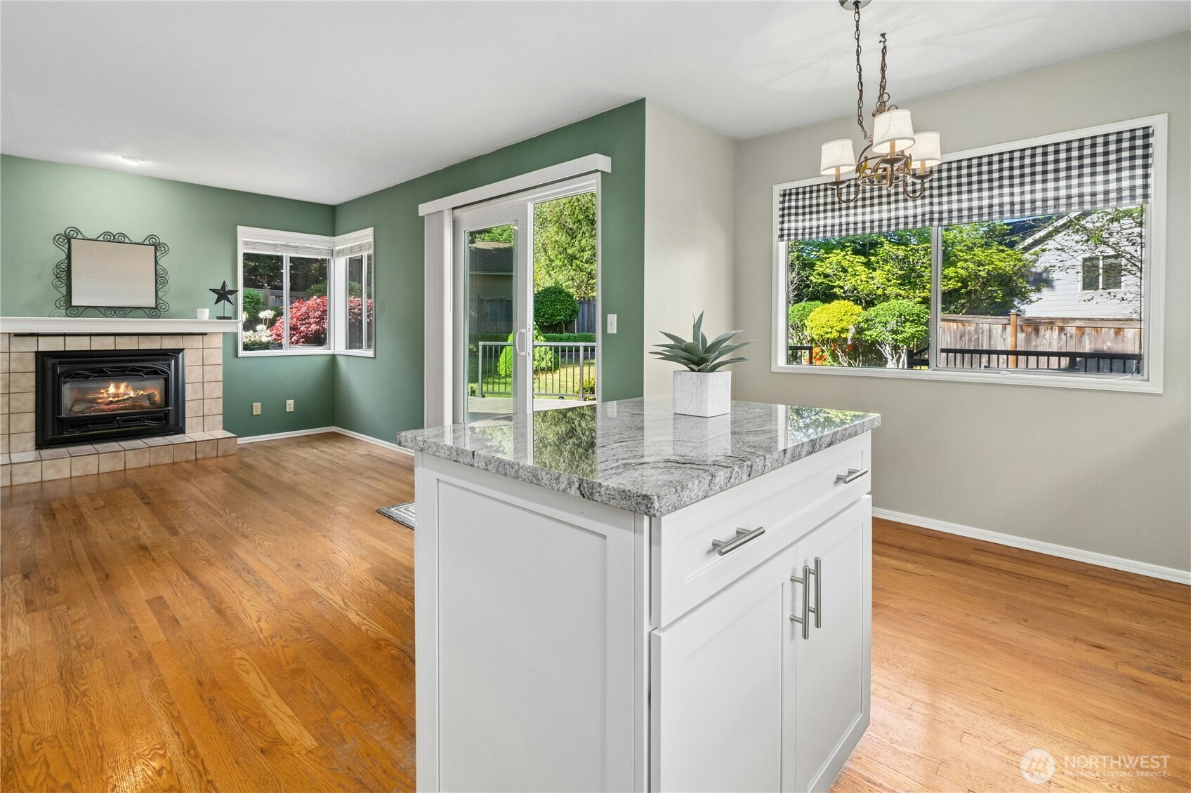 12818 NE 203rd Place , Bothell, WA 98011