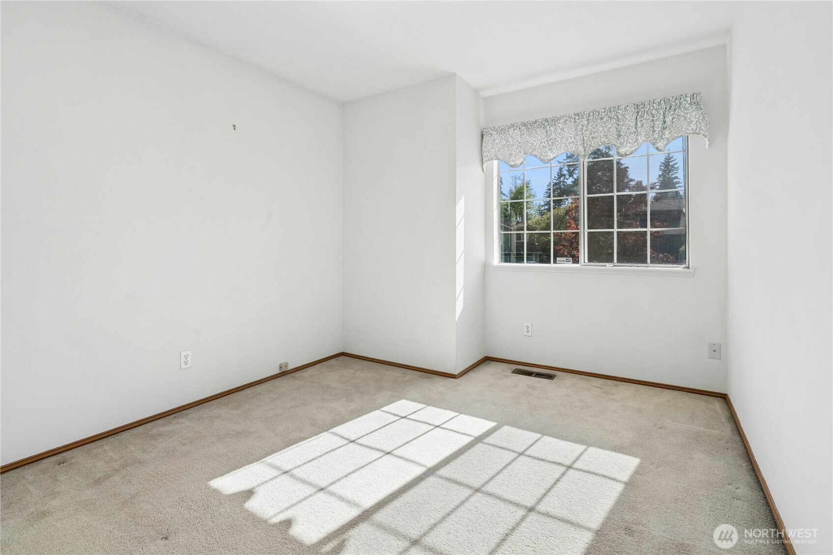 12818 NE 203rd Place , Bothell, WA 98011