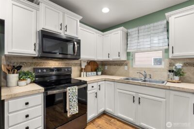 3653 London Loop NE, Lacey, WA 98516 - Photo 9