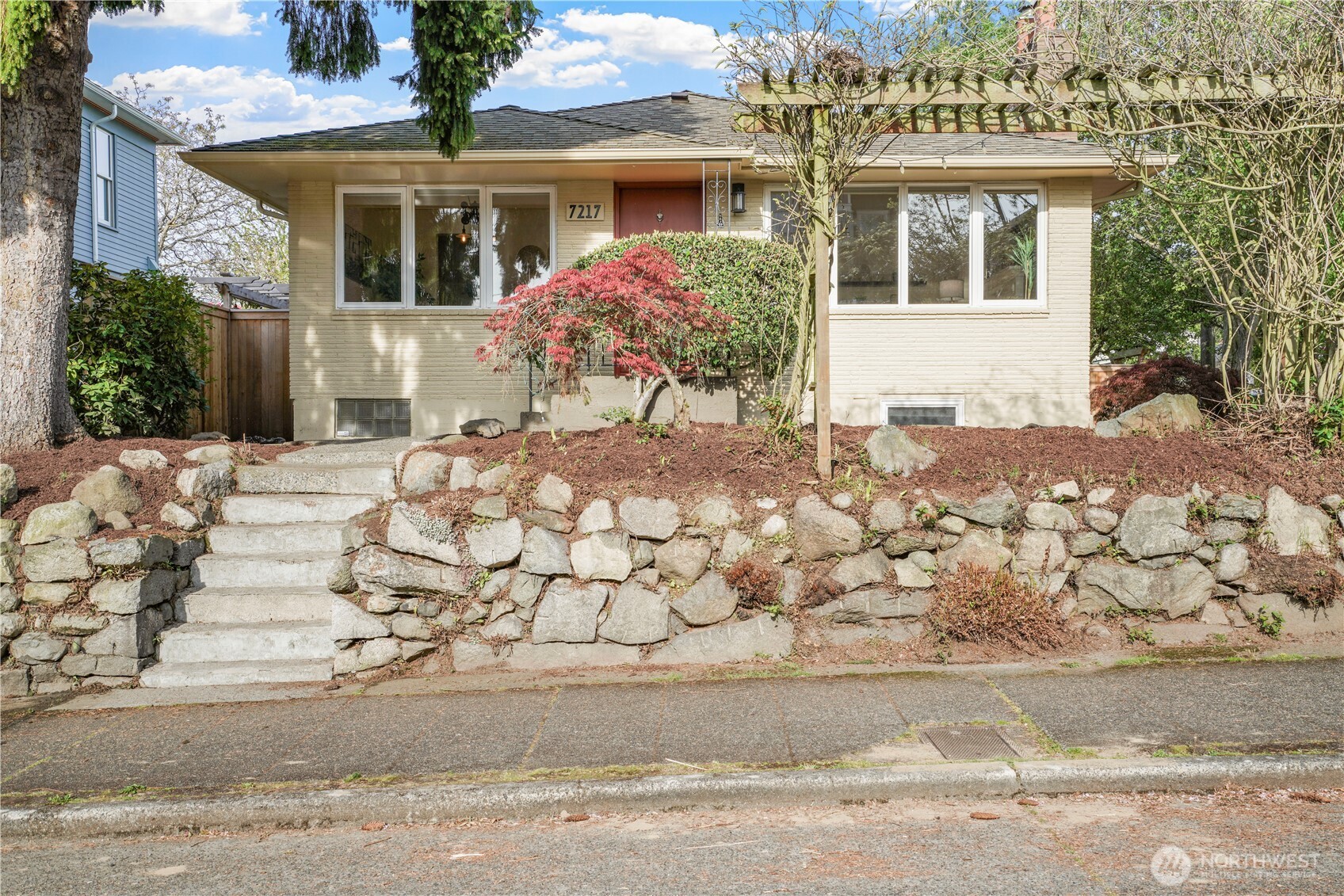 7217 28th Avenue NW, Seattle, WA 98117
