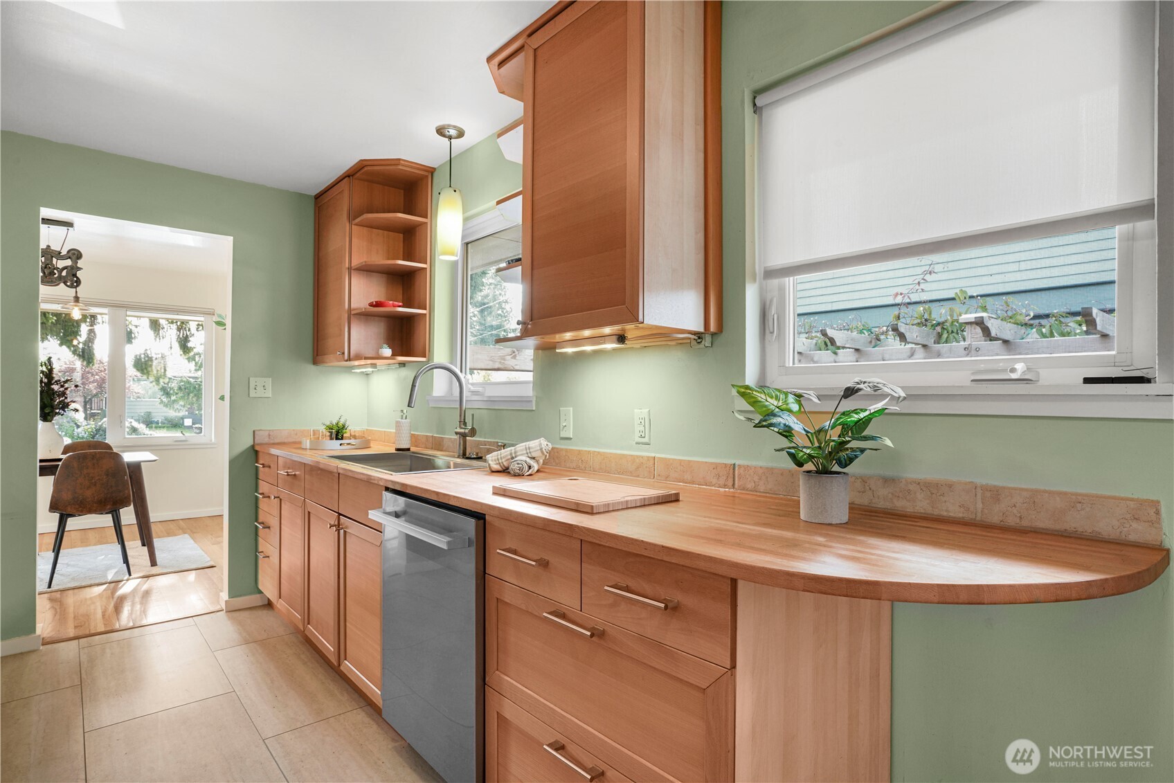 7217 28th Avenue NW, Seattle, WA 98117