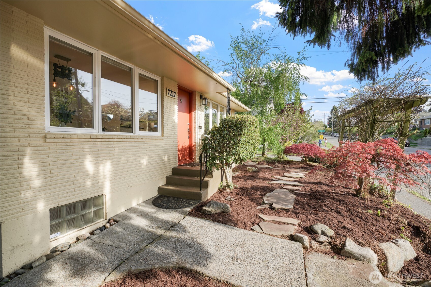 7217 28th Avenue NW, Seattle, WA 98117
