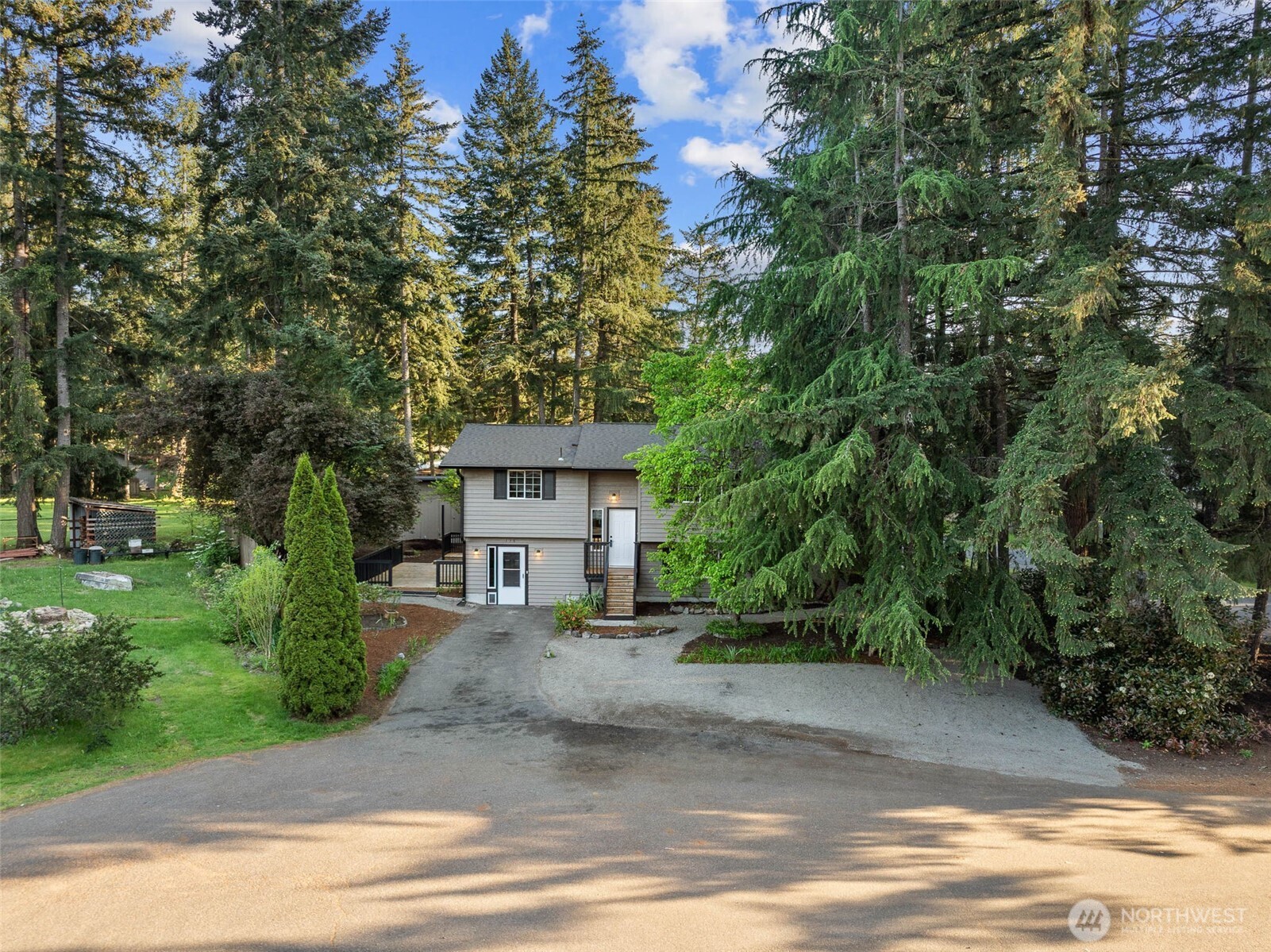 136 Rainier Acres Road SE, Rainier, WA 98576