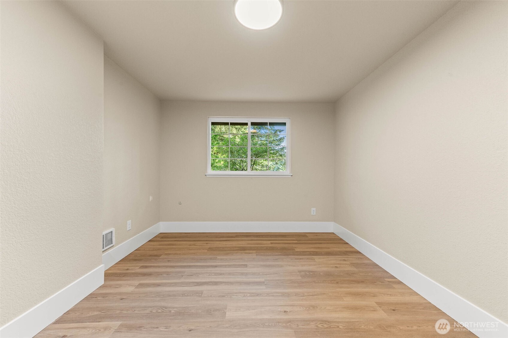 136 Rainier Acres Road SE, Rainier, WA 98576