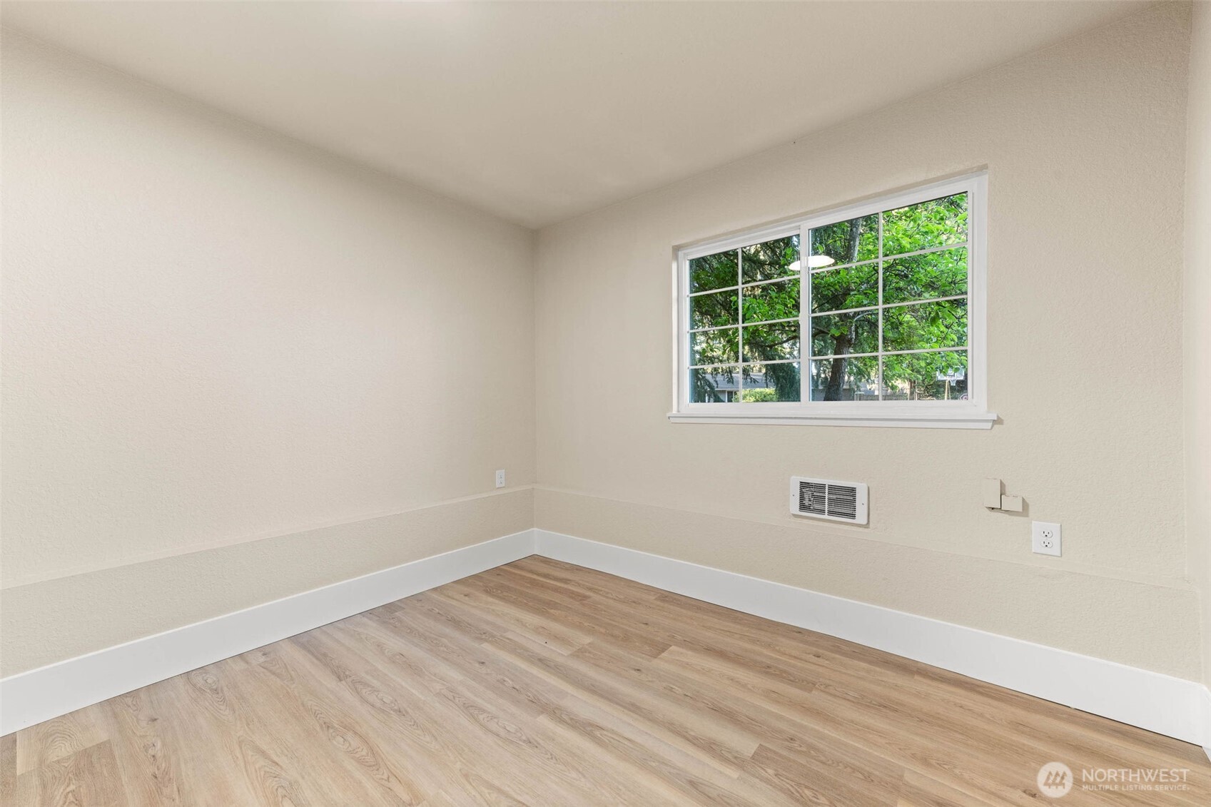 136 Rainier Acres Road SE, Rainier, WA 98576