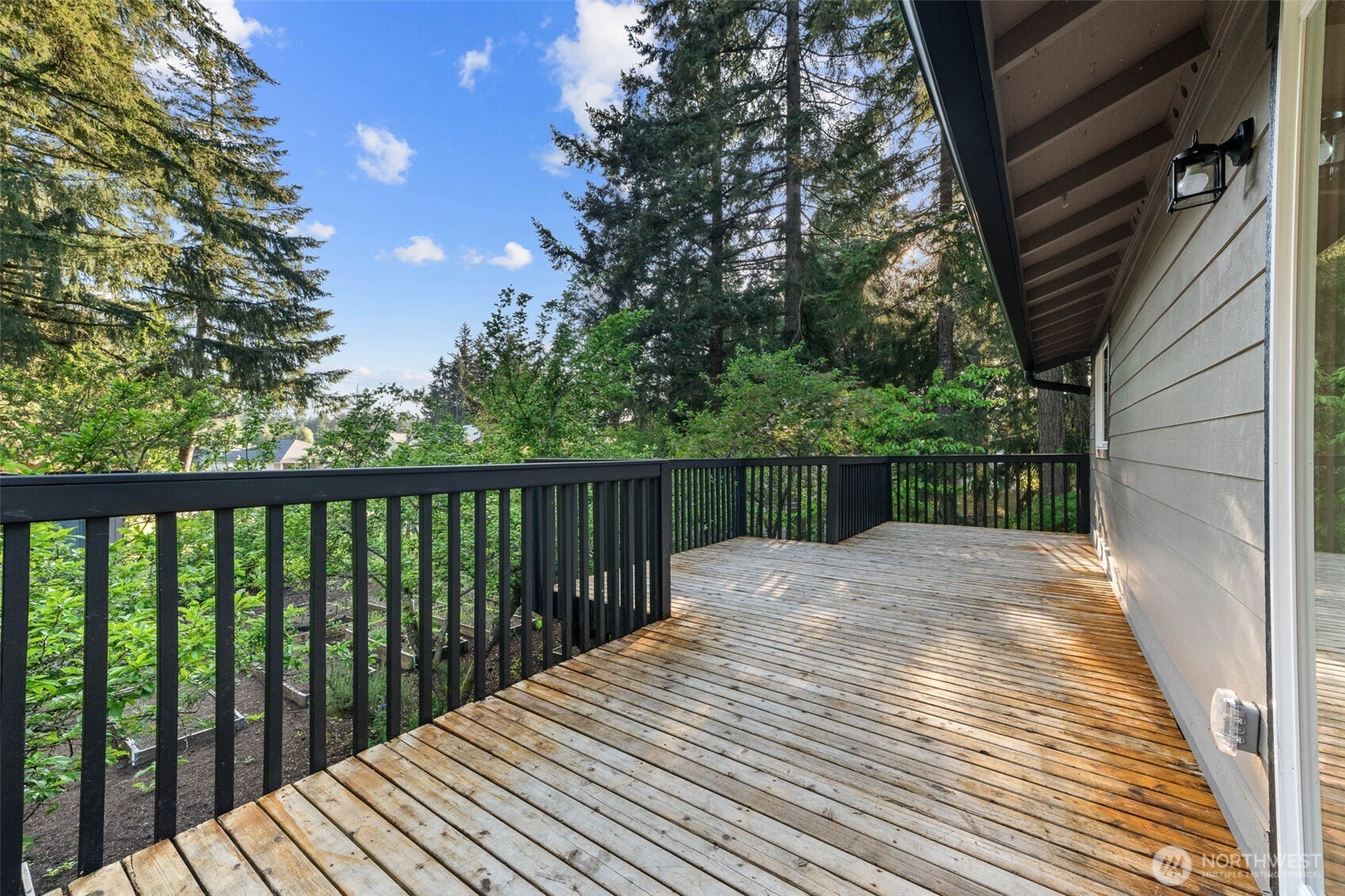 136 Rainier Acres Road SE, Rainier, WA 98576