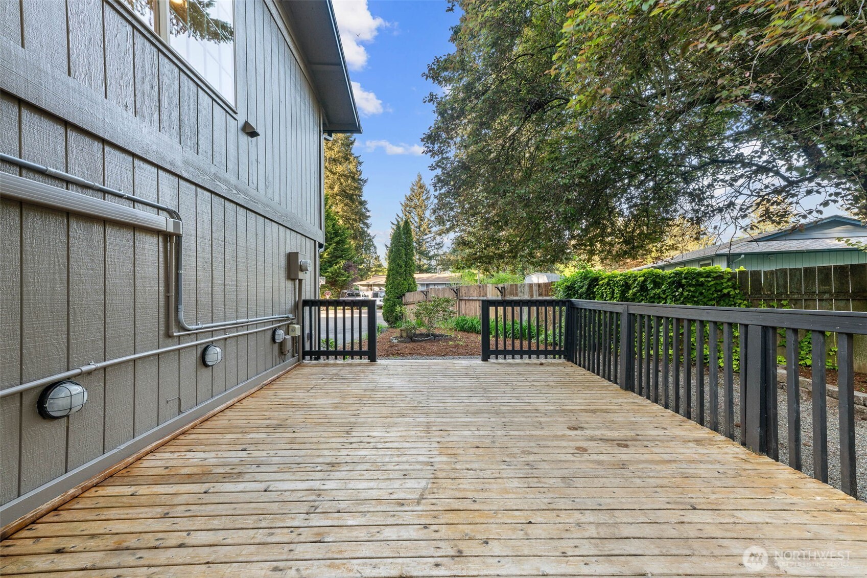 136 Rainier Acres Road SE, Rainier, WA 98576