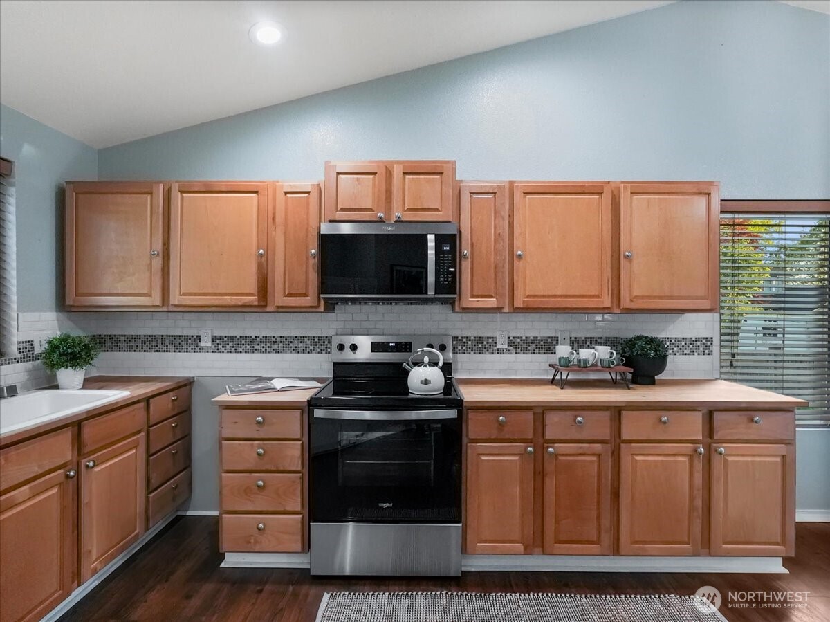 28123 230 Avenue SE, Maple Valley, WA 98038