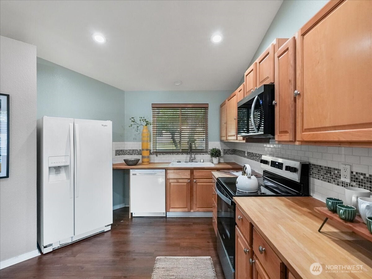 28123 230 Avenue SE, Maple Valley, WA 98038
