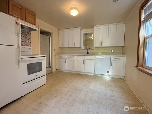 12018 Sand Point Way NE, Seattle, WA 98125