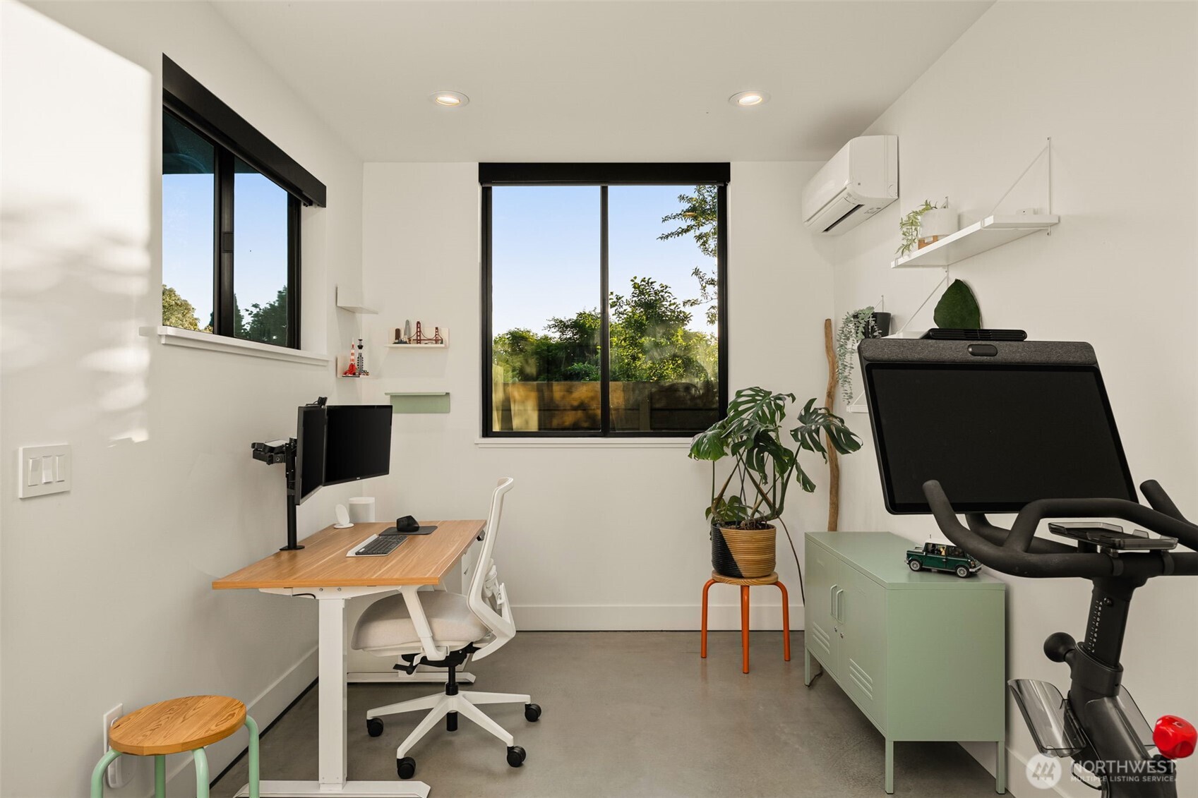 4321 S Holly Street , Seattle, WA 98118