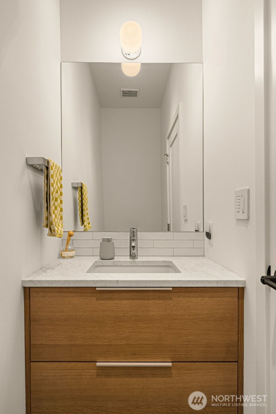 4321 S Holly Street , Seattle, WA 98118