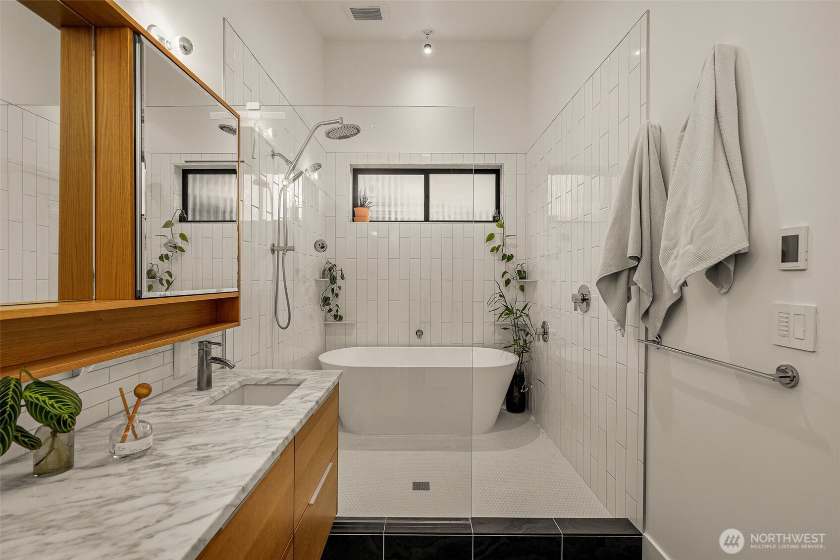 4321 S Holly Street , Seattle, WA 98118