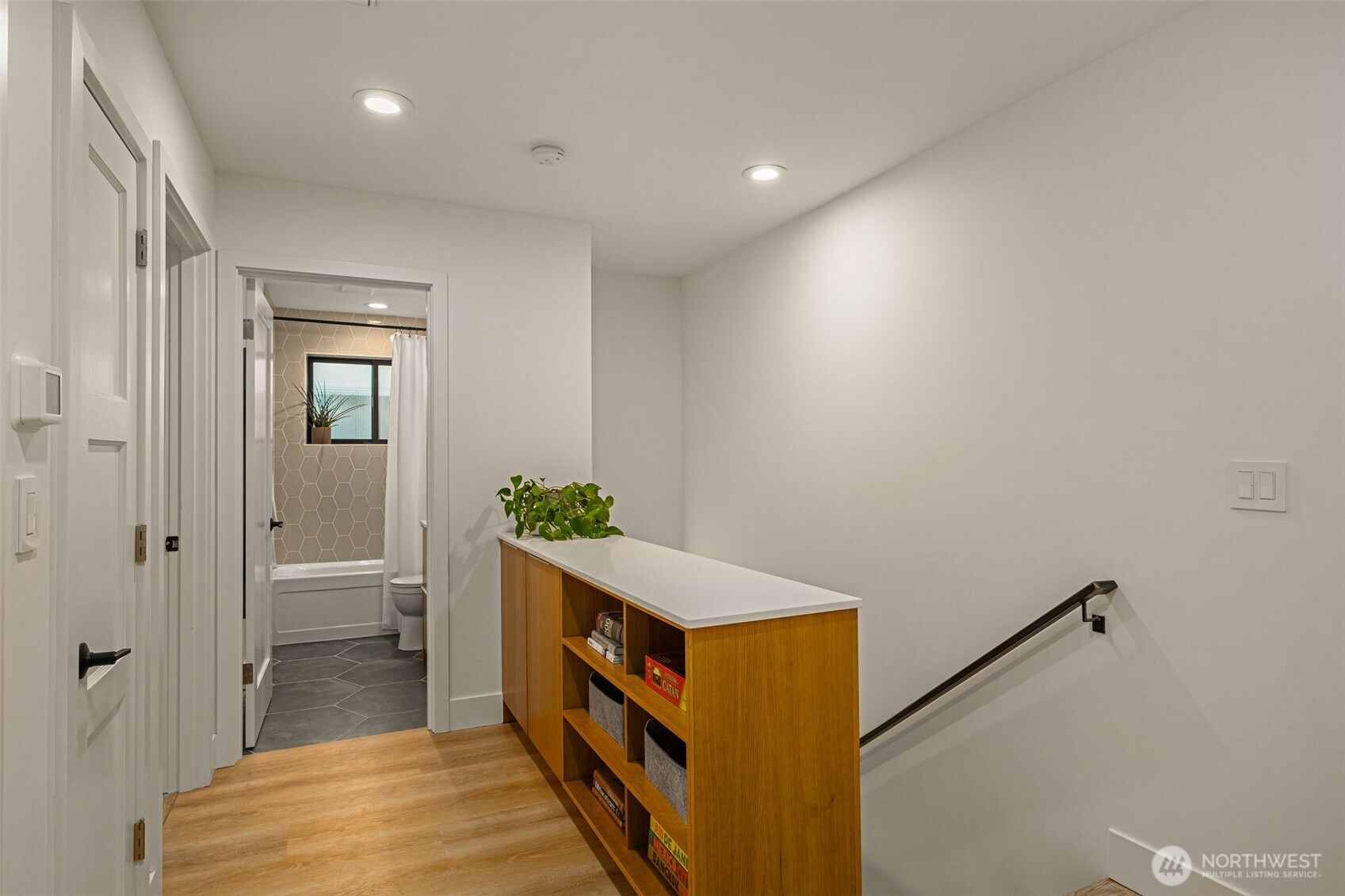 4321 S Holly Street , Seattle, WA 98118