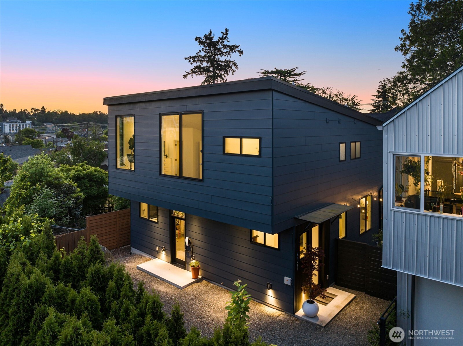 4321 S Holly Street , Seattle, WA 98118