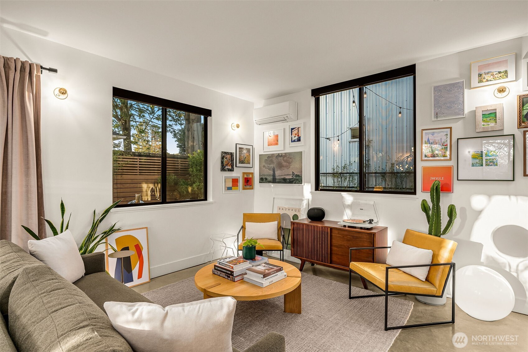 4321 S Holly Street , Seattle, WA 98118