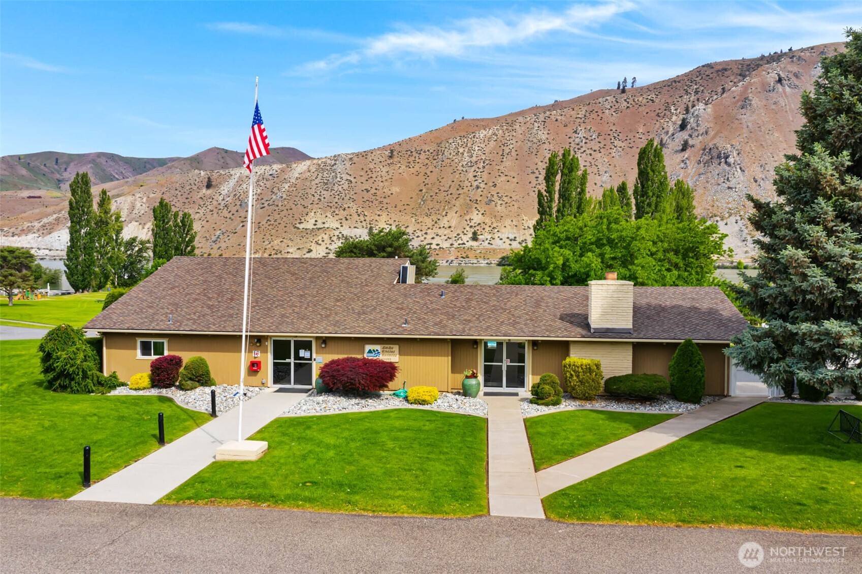 525 W Marine View Dr , Orondo, WA 98843