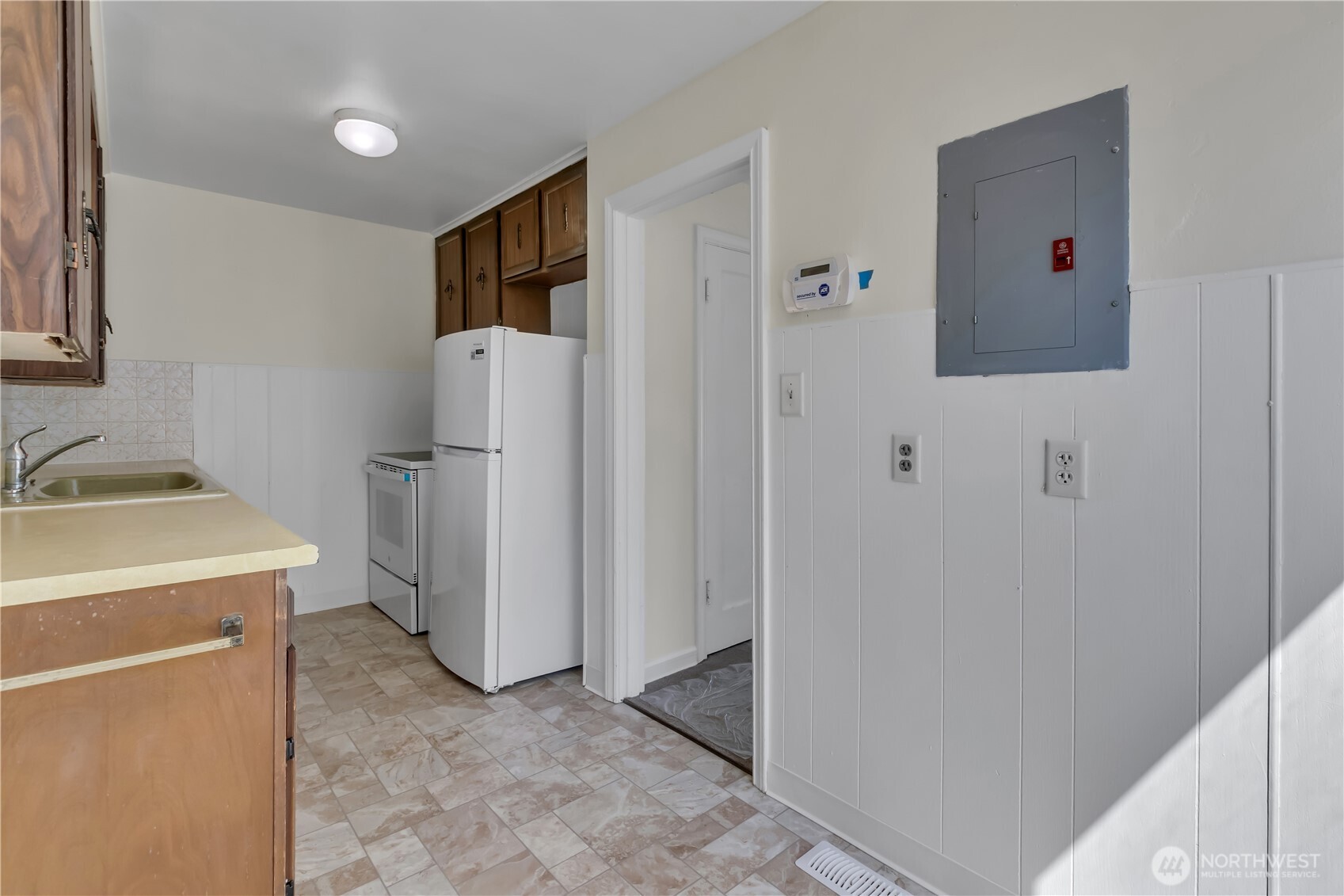 9013 11th Ave SW, Seattle, WA 98106