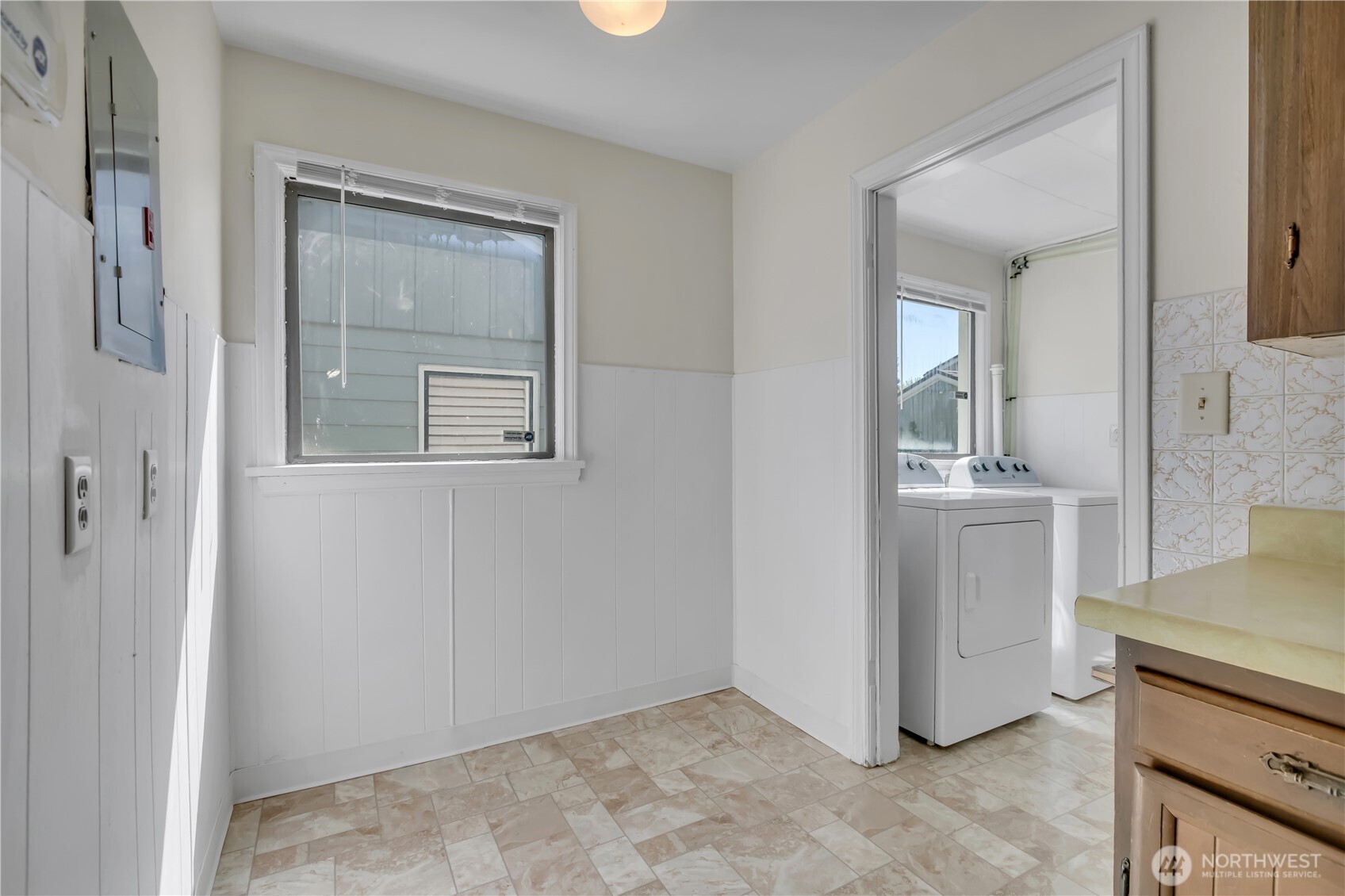 9013 11th Ave SW, Seattle, WA 98106