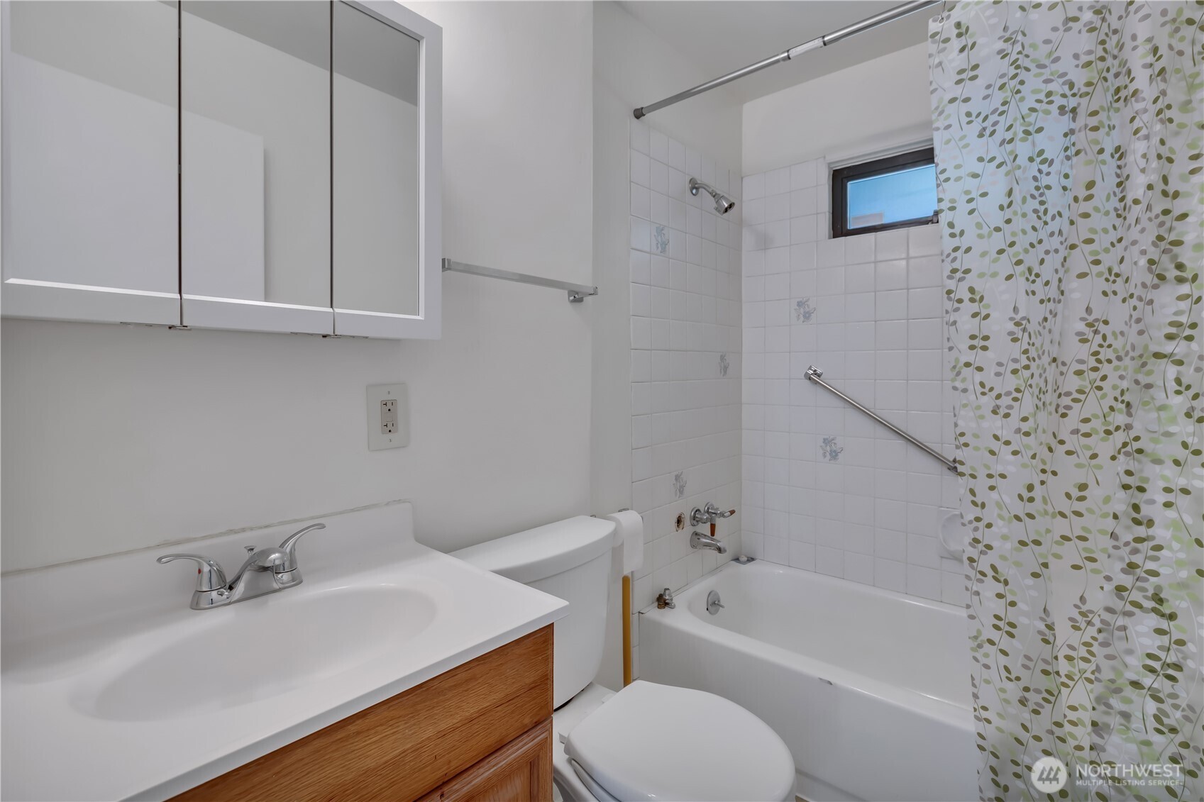 9013 11th Ave SW, Seattle, WA 98106