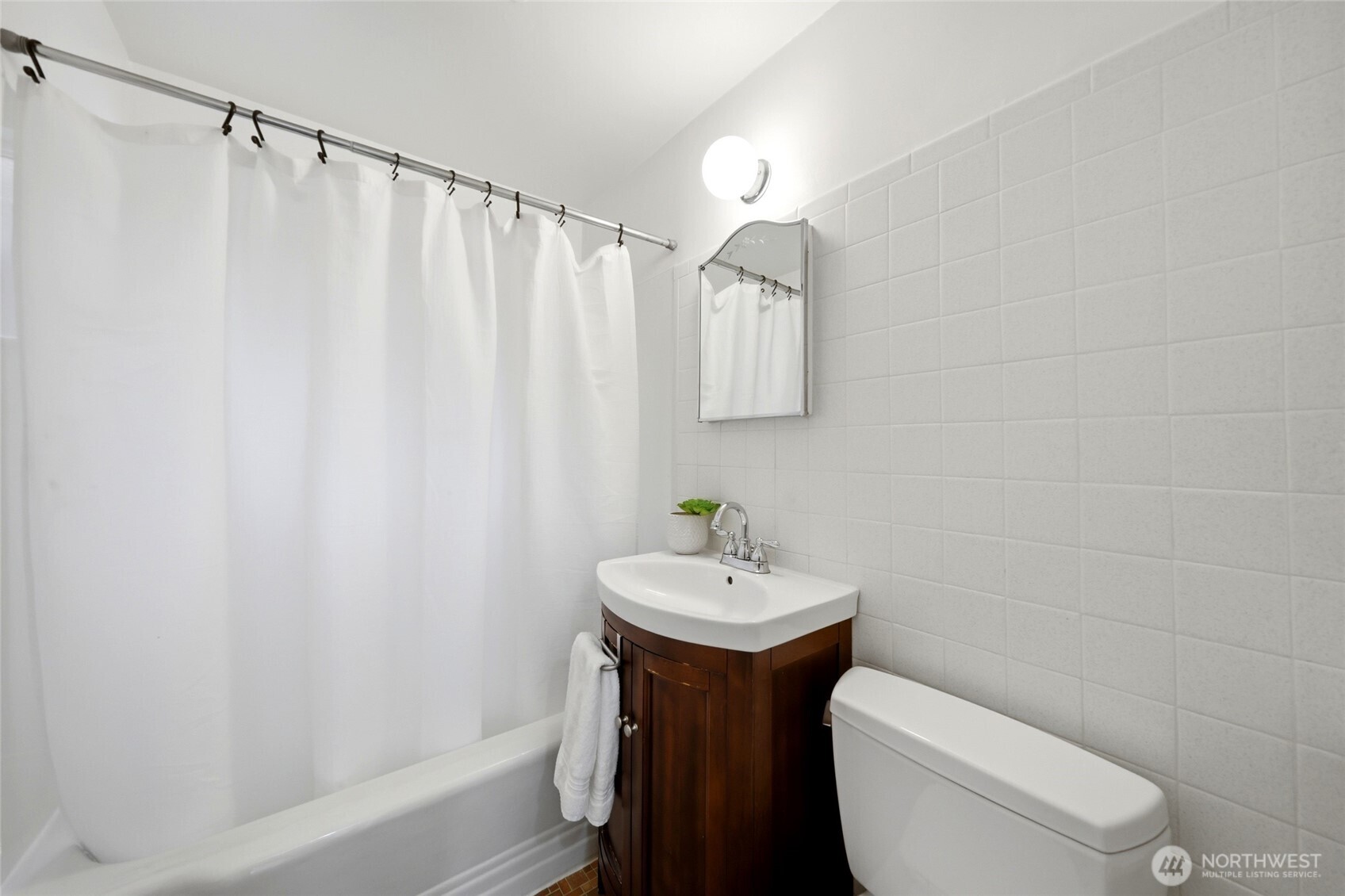 7030 27th Avenue NE, Seattle, WA 98115