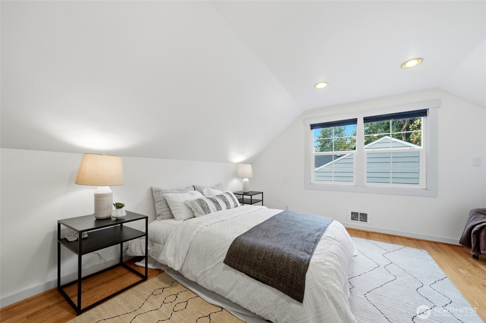 7030 27th Avenue NE, Seattle, WA 98115