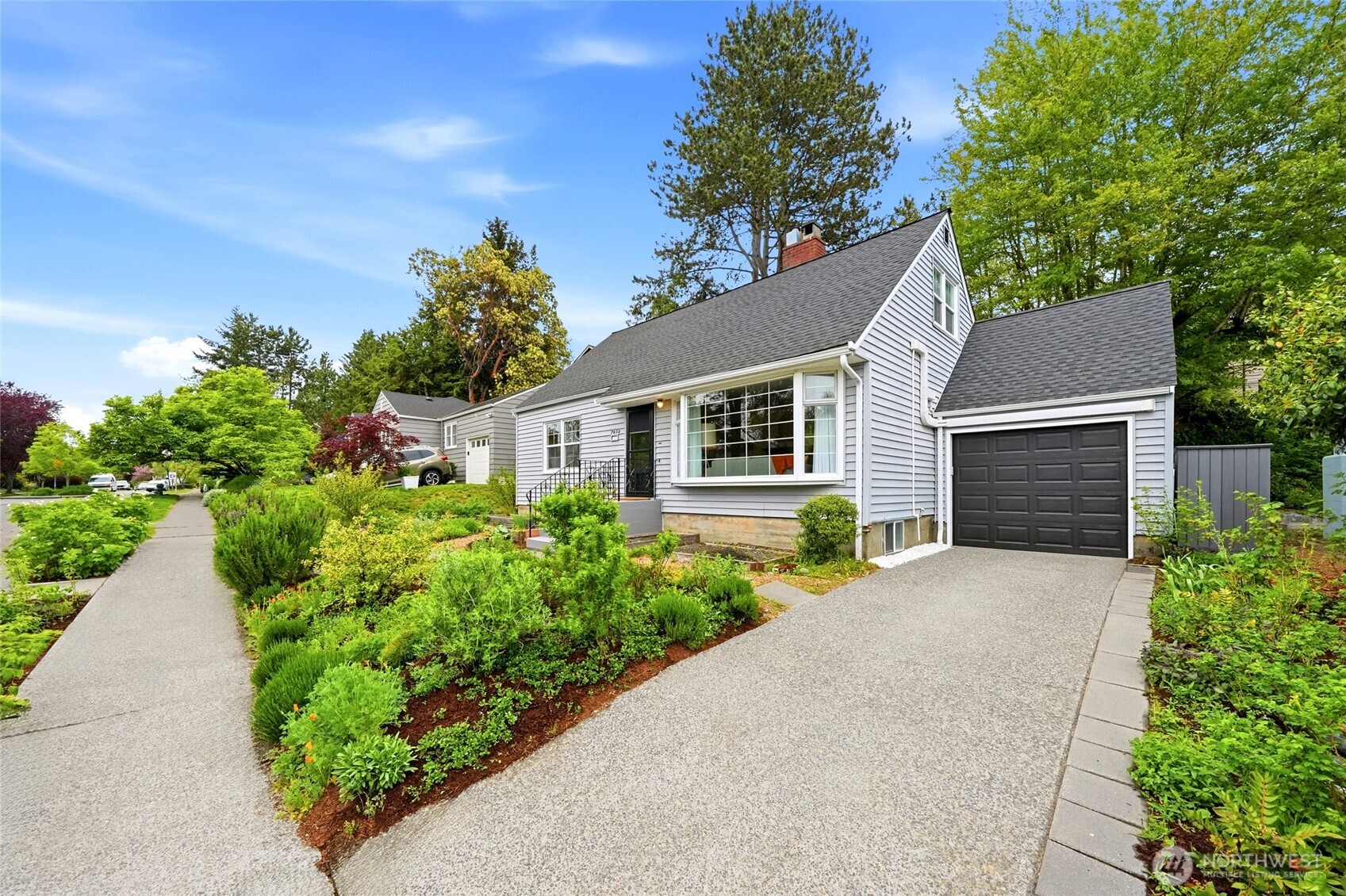 7030 27th Avenue NE, Seattle, WA 98115