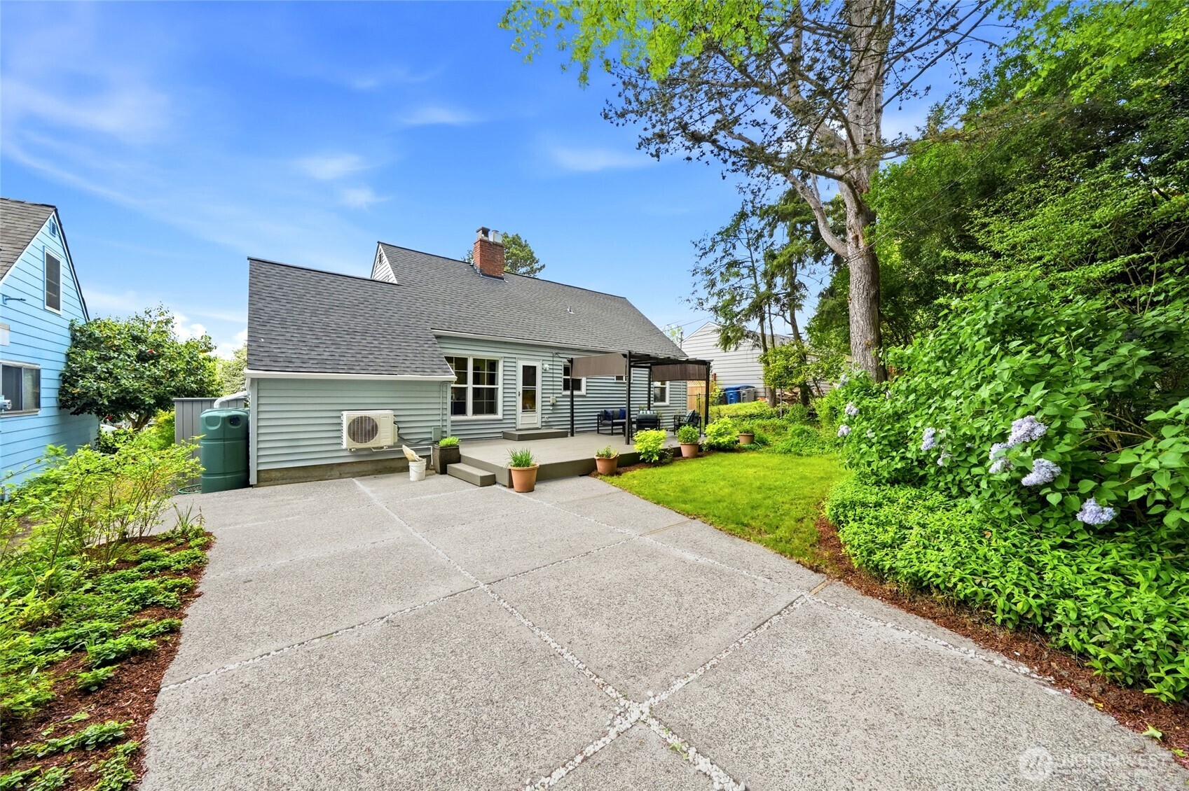 7030 27th Avenue NE, Seattle, WA 98115
