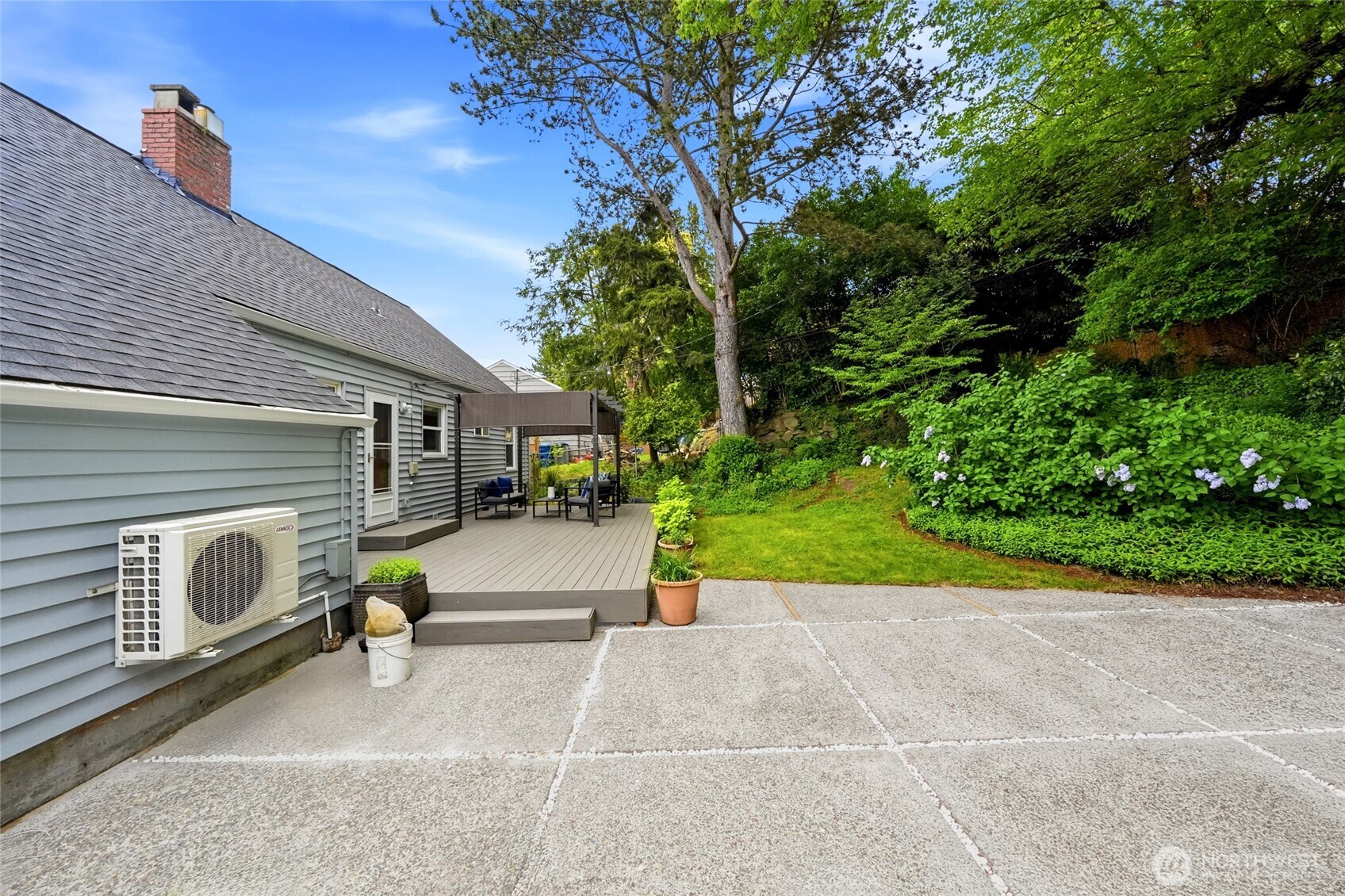 7030 27th Avenue NE, Seattle, WA 98115