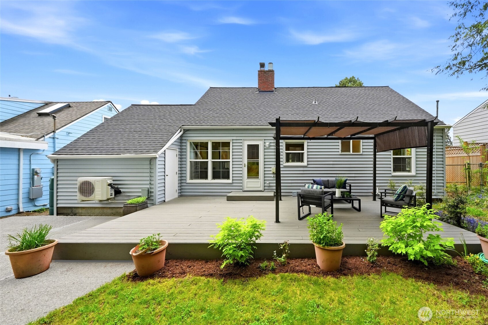 7030 27th Avenue NE, Seattle, WA 98115