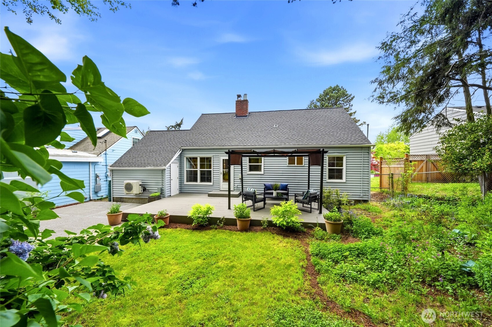 7030 27th Avenue NE, Seattle, WA 98115