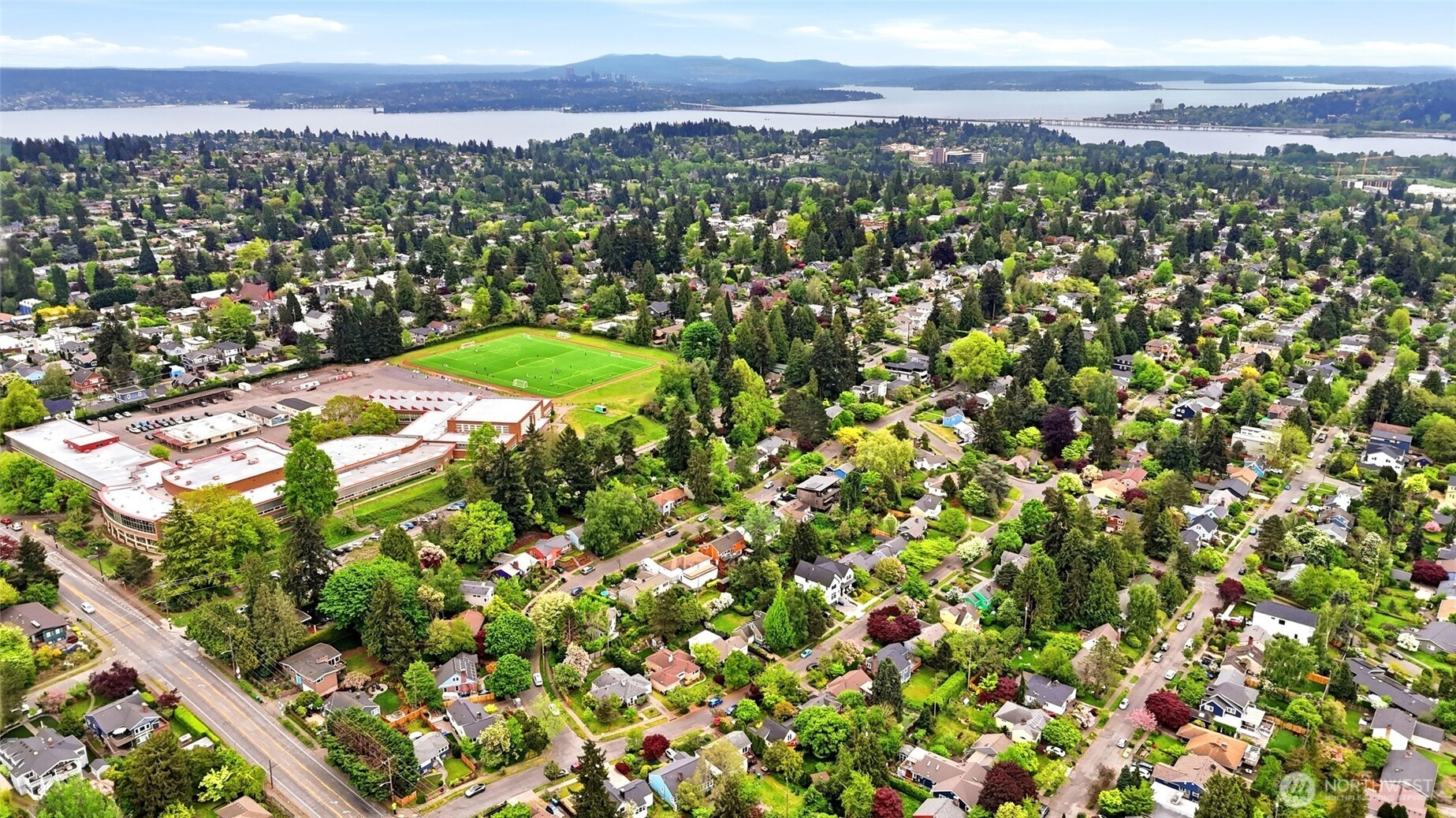 7030 27th Avenue NE, Seattle, WA 98115