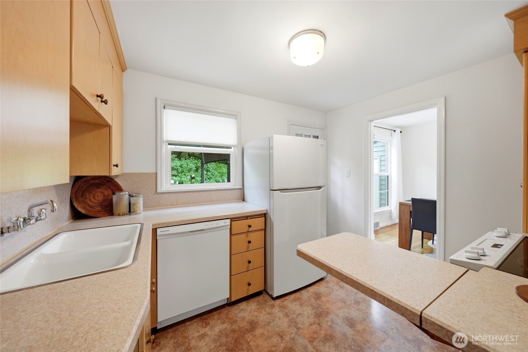 7030 27th Avenue NE, Seattle, WA 98115