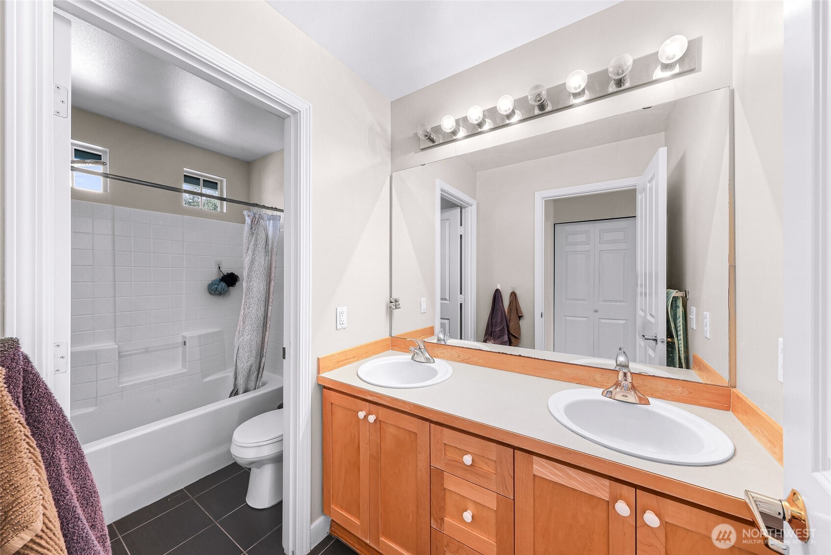 23977 SE 10th Street , Sammamish, WA 98075-8134